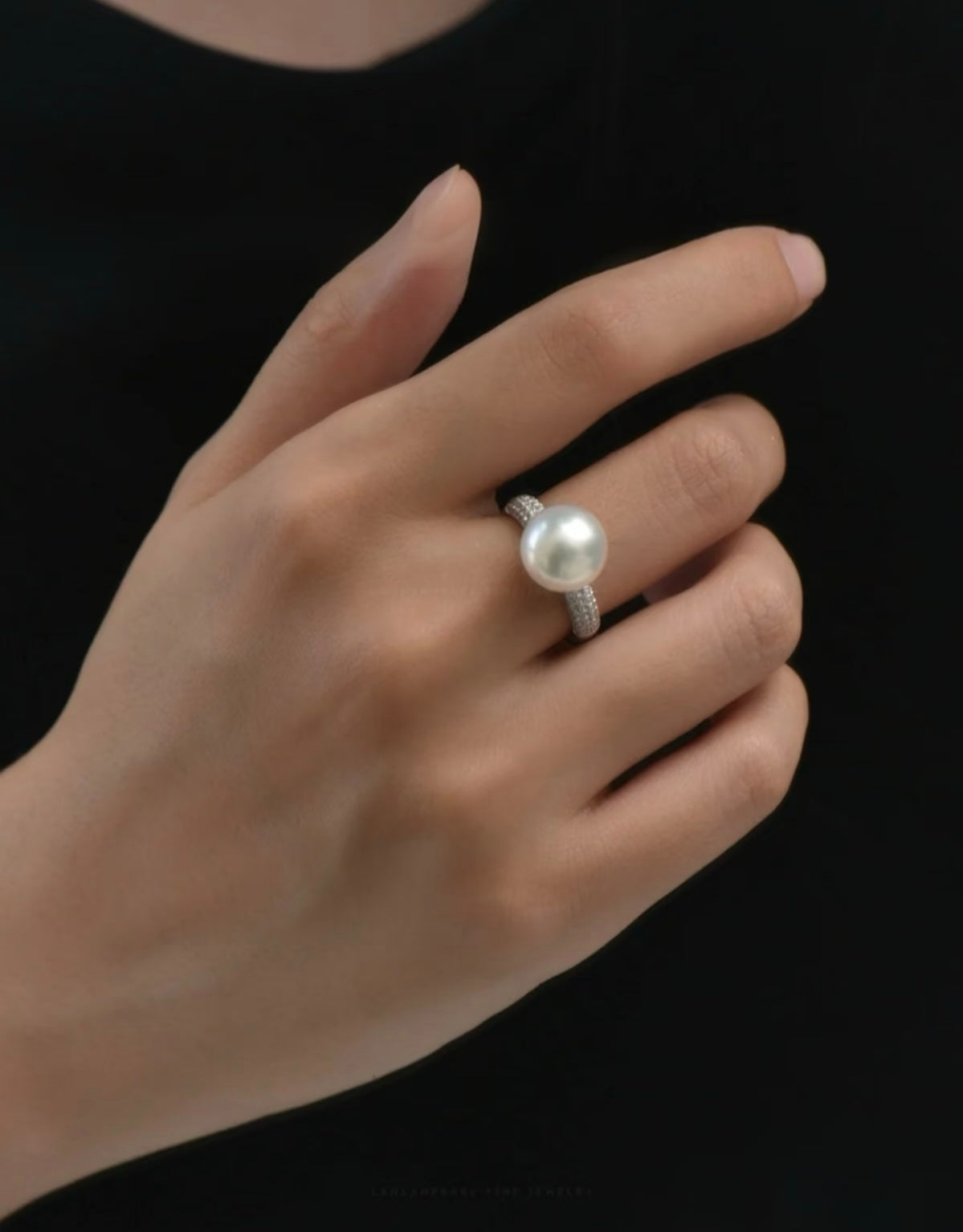 Elegant Freshwater Pearl Ring with Sparkling Diamonds
