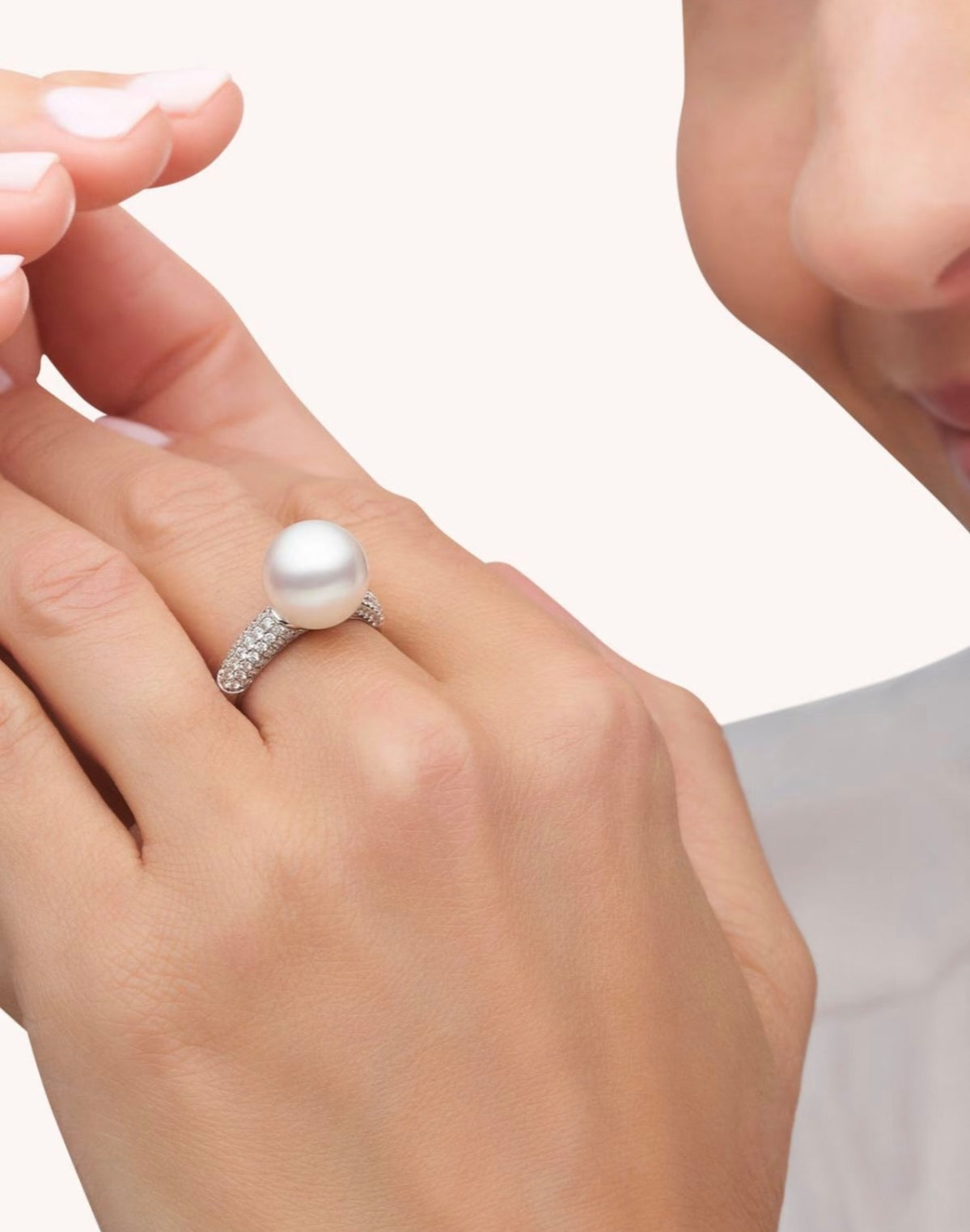 Elegant Freshwater Pearl Ring with Sparkling Diamonds