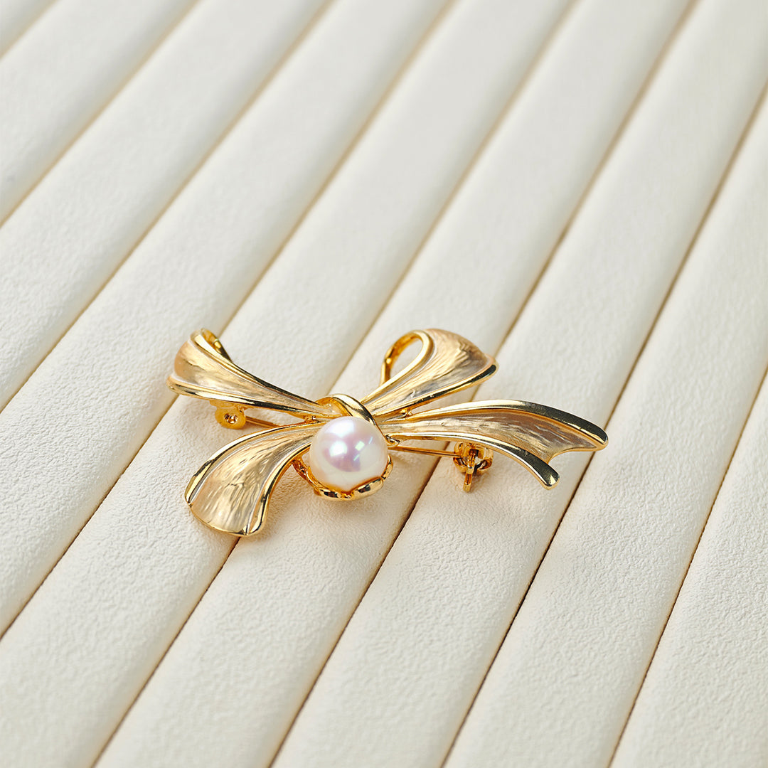 White Near-Round Freshwater Pearl Brooch | 9–10mm AA Grade