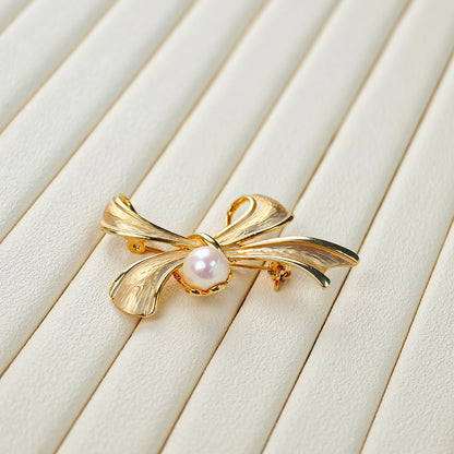 White Near-Round Freshwater Pearl Brooch | 9–10mm AA Grade