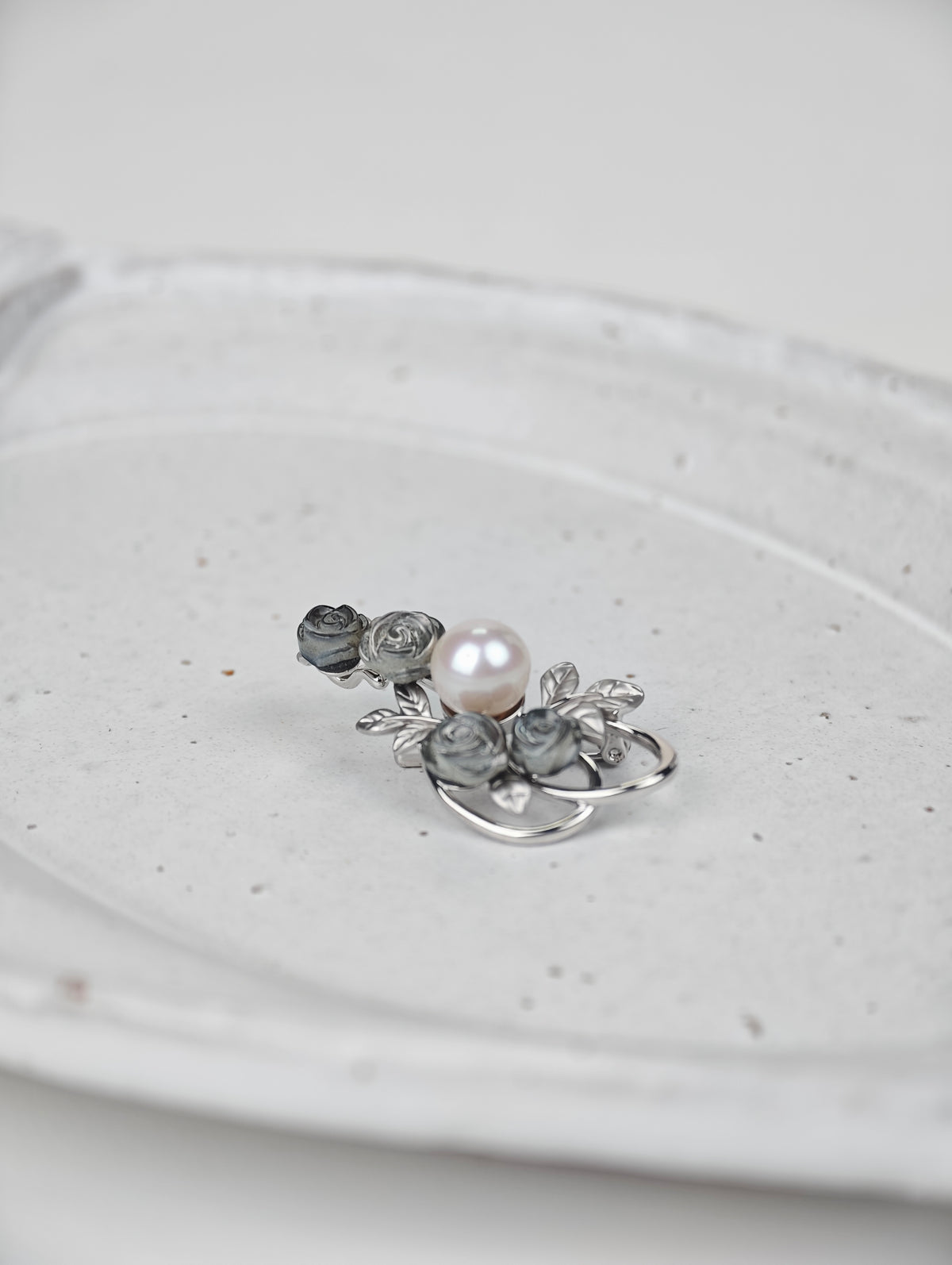 Alloy - White Near-Round Freshwater Pearl Brooch | 9–10mm AA Grade