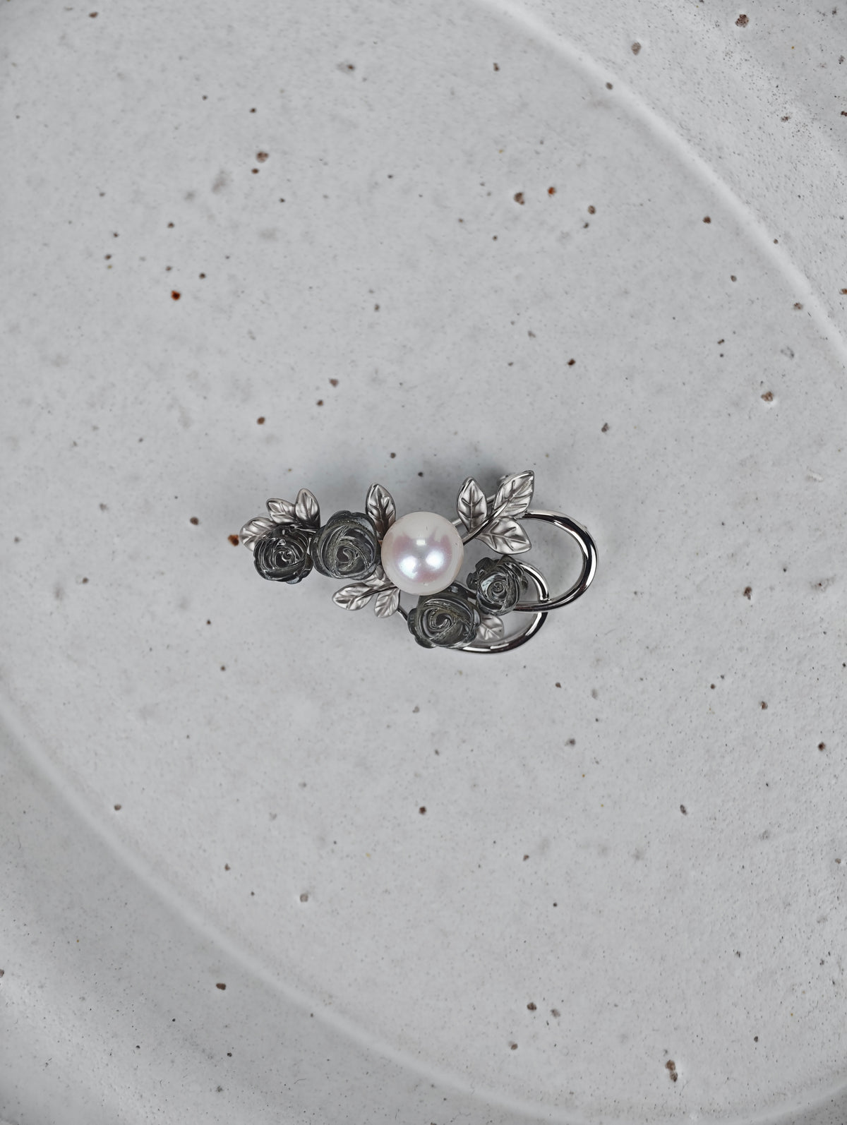 Alloy - White Near-Round Freshwater Pearl Brooch | 9–10mm AA Grade