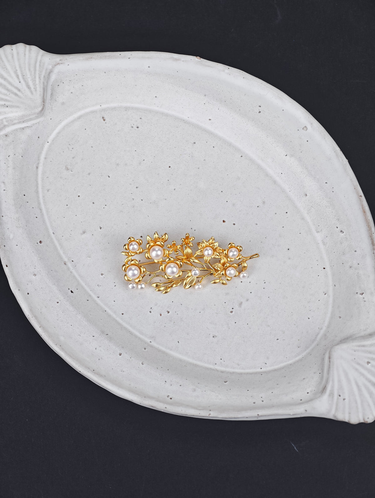 Alloy - White Near-Round Freshwater Pearl Brooch | 4–6mm AAA Grade