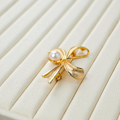 White Near-Round Freshwater Pearl Brooch | 9–10mm AA Grade