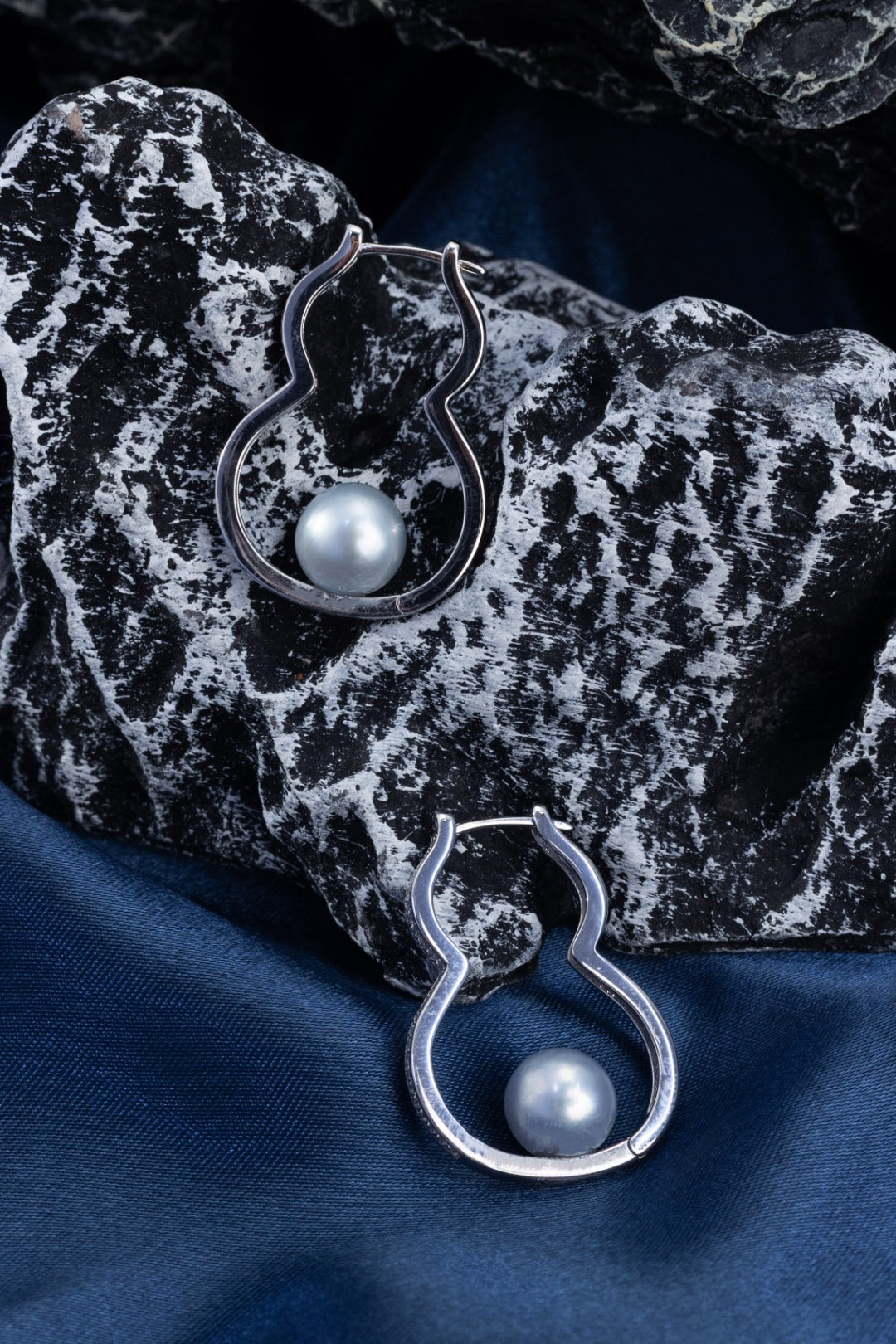 Natural Grey Akoya Madama Seawater Pearl Gourd Hoop Earrings (S925 Silver)