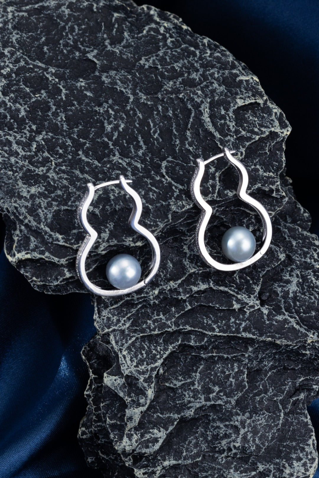 Natural Grey Akoya Madama Seawater Pearl Gourd Hoop Earrings (S925 Silver)