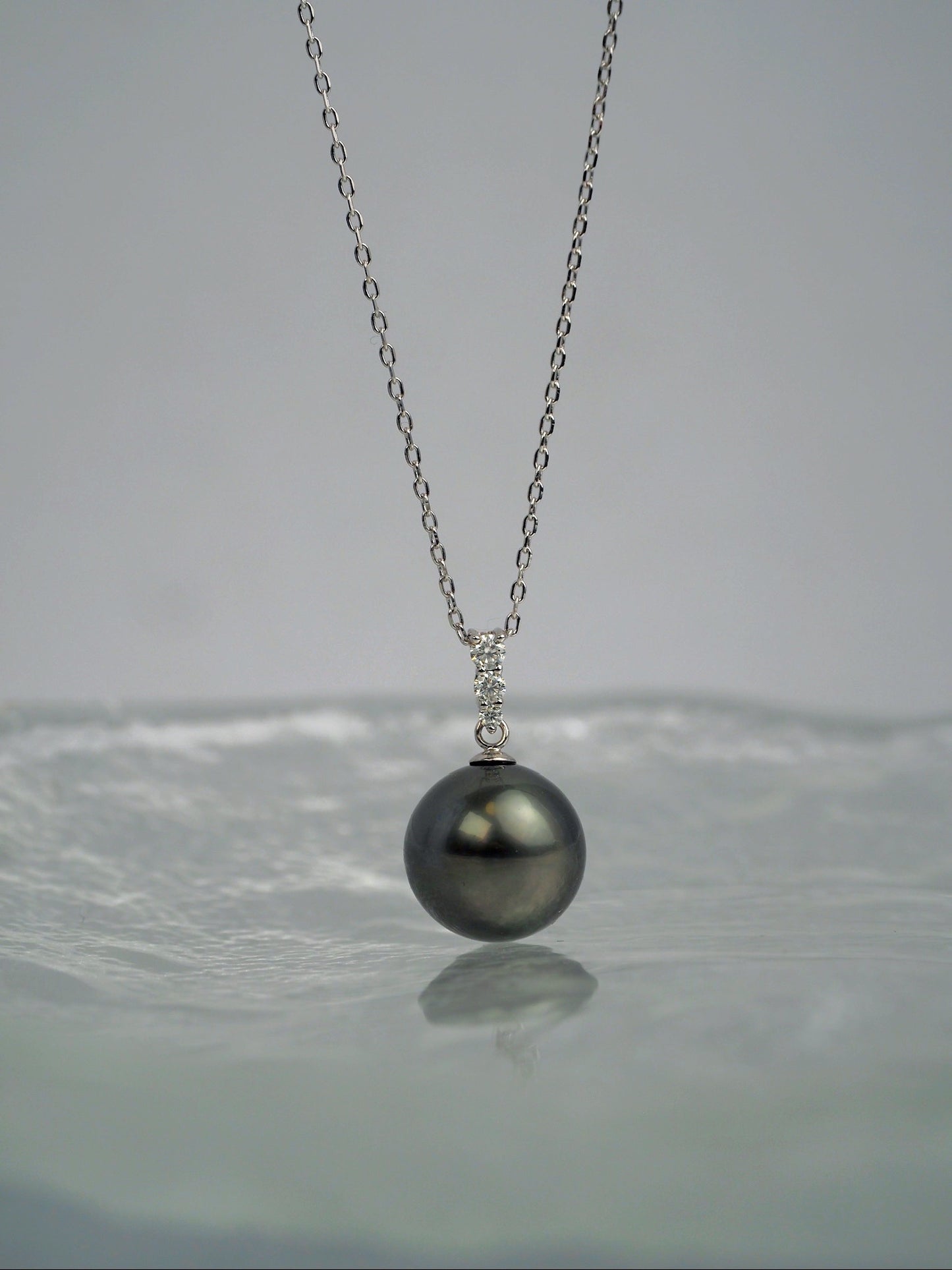 18K Gold Tahitian Pearl Pendant