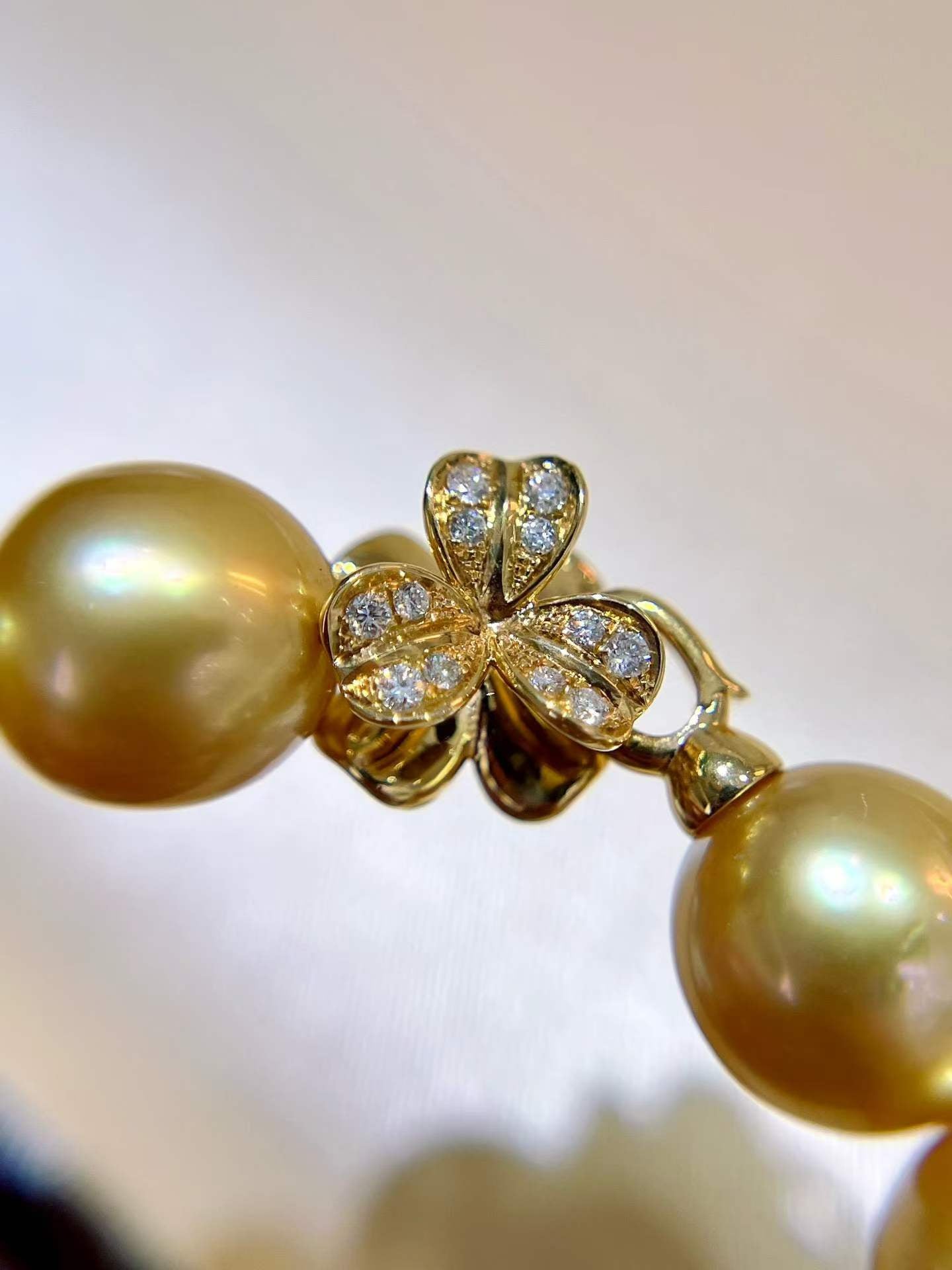 18K Gold - South Sea Golden Pearl Clover Diamond Bracelet