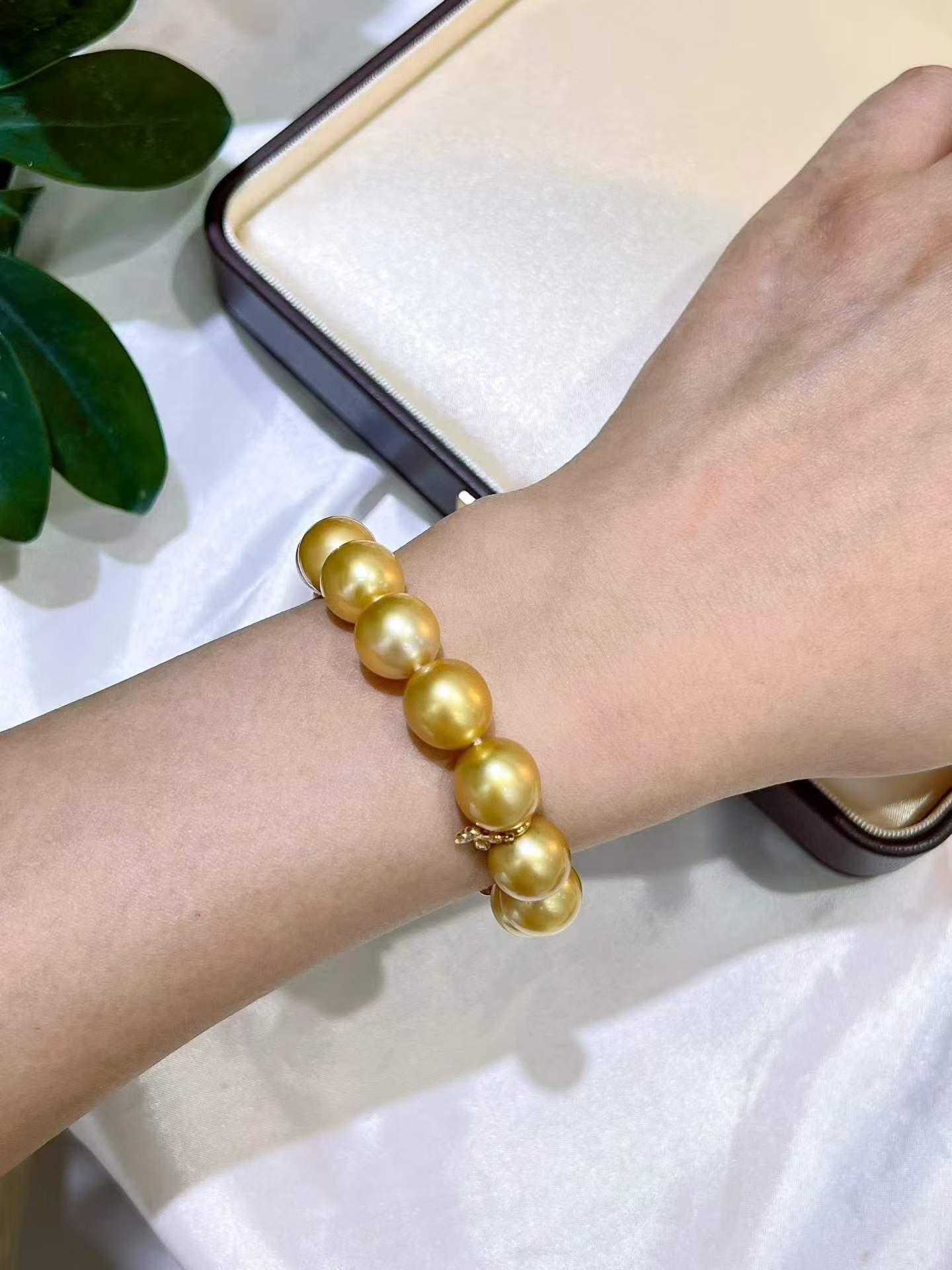 18K Gold - South Sea Golden Pearl Clover Diamond Bracelet