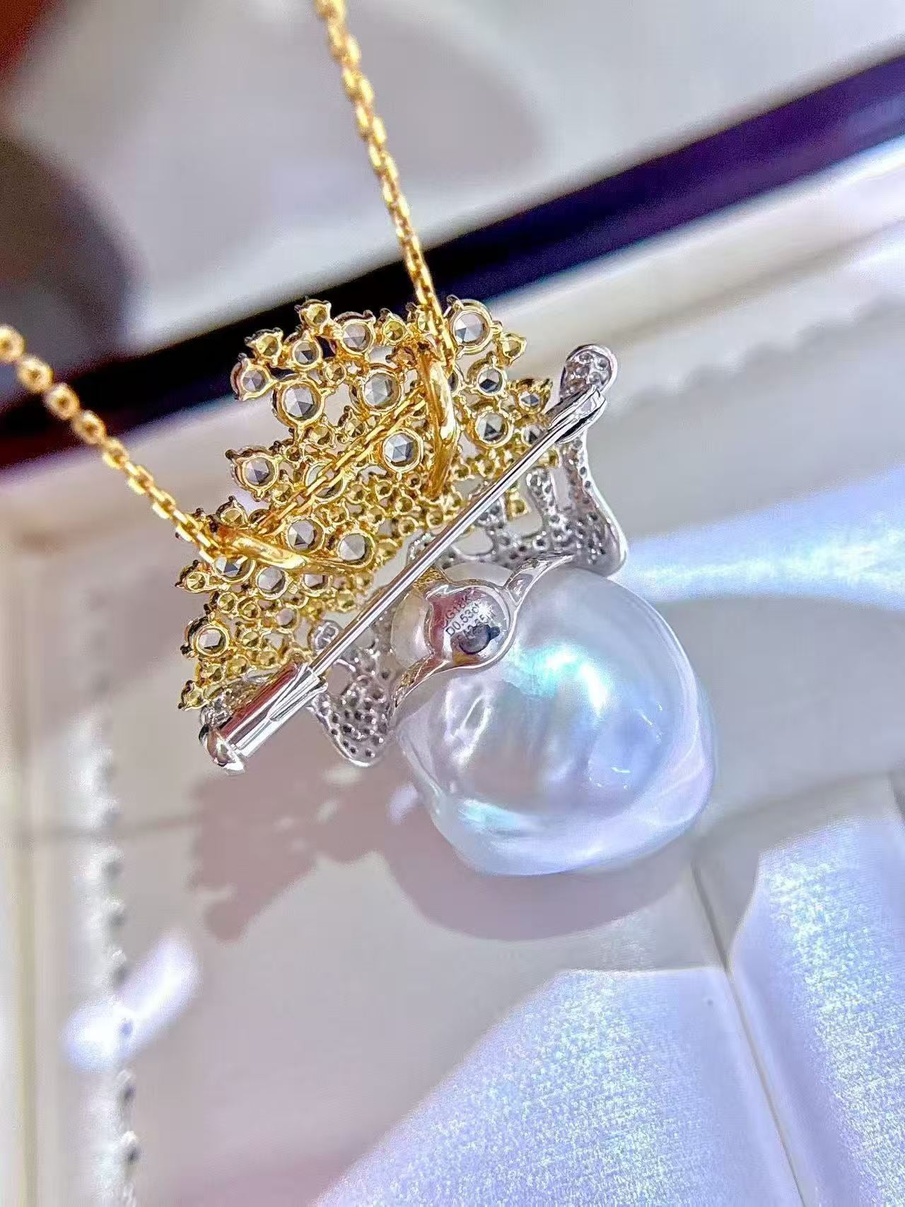 18K Gold - South Sea Baroque Pearl Convertible Brooch & Pendant | 17×21mm AAAA Grade